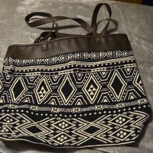 Geometric Patterned Shoulder Bag in Black and Cream